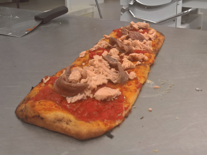 Lingue di Pizza Grano Arso Molino Cipolla alla Mediterranea